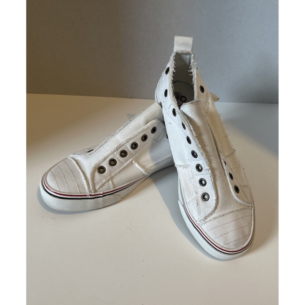 YOKI Slip On White Sneakers With Grommets Red & Blue Details Frayed Edges Sz 8.5